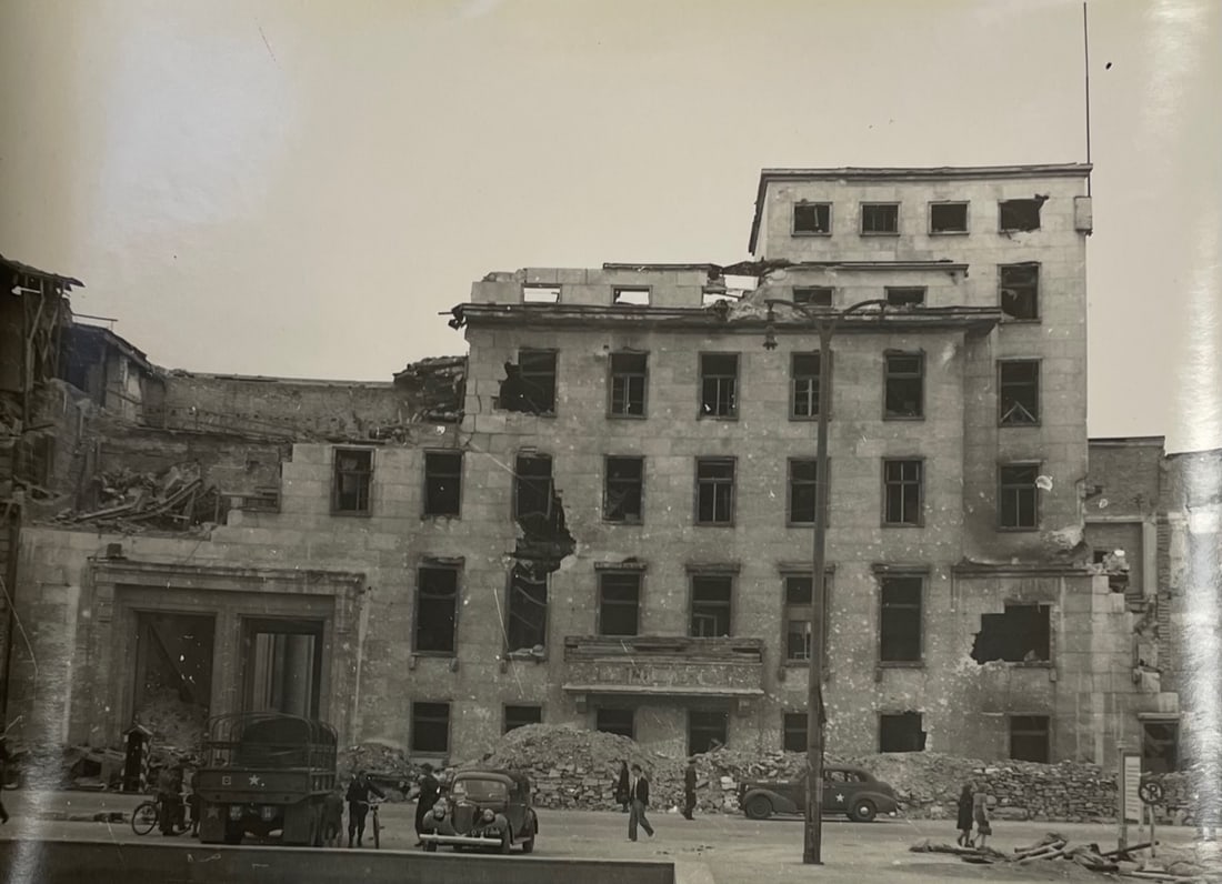 Original picture post WWII HITLERS BALCONY / COPYRIGHT ATELIER BADEKOW: Description: Original picture post WWII HITLERS BALCONY / COPYRIGHT ATELIER BADEKOW