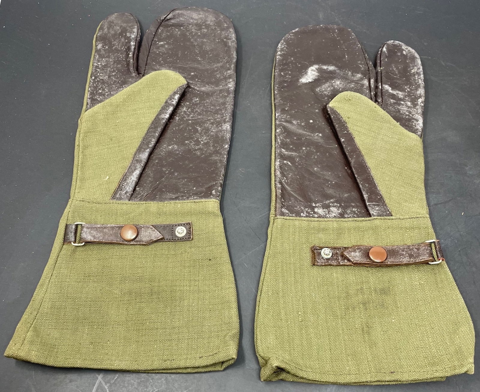 US Military Brown Green Leather Trigger Mittens (1 of 4)