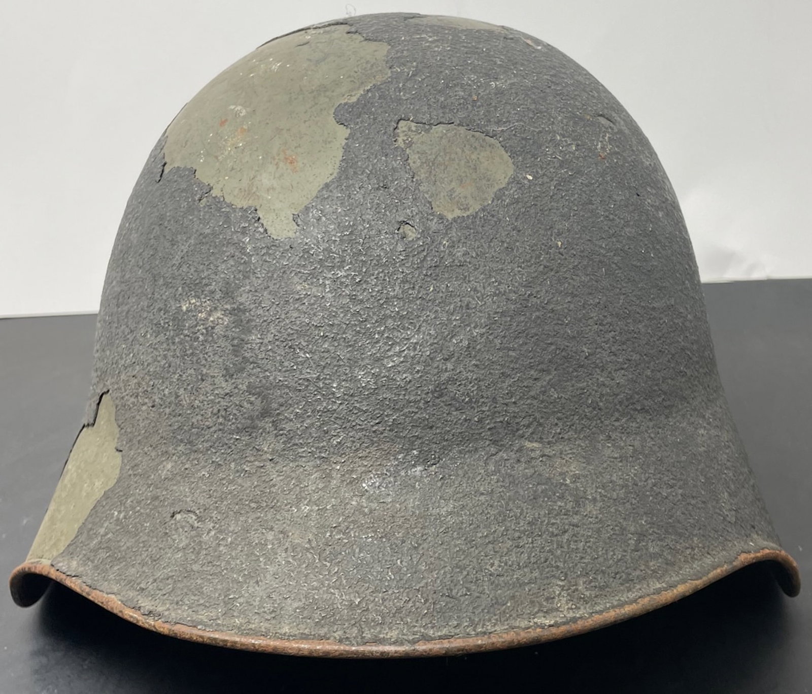 WWII Swiss Army Helmet: Description: WWII Swiss Army Helmet