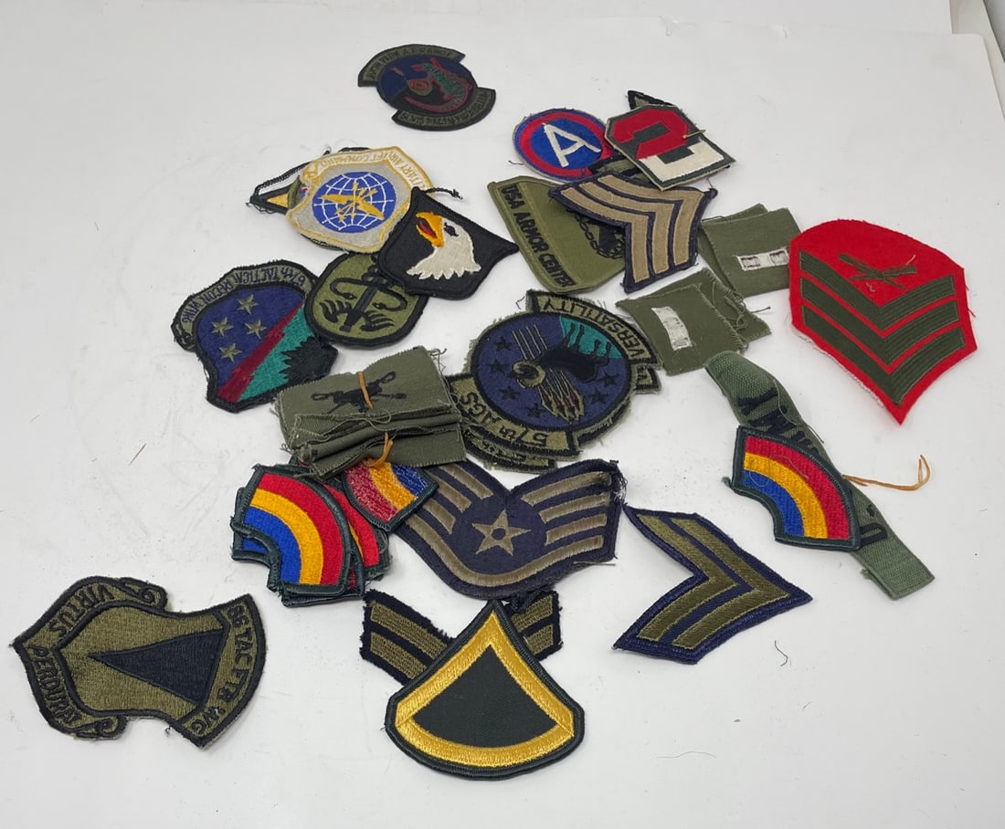 WWII/VIETNAM ERA US MILITARY COLLECTION INSIGNIA PATCHES (1 of 5)