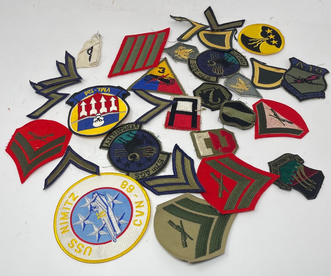 WWII/VIETNAM ERA US MILITARY COLLECTION INSIGNIA PATCHES (1 of 3)