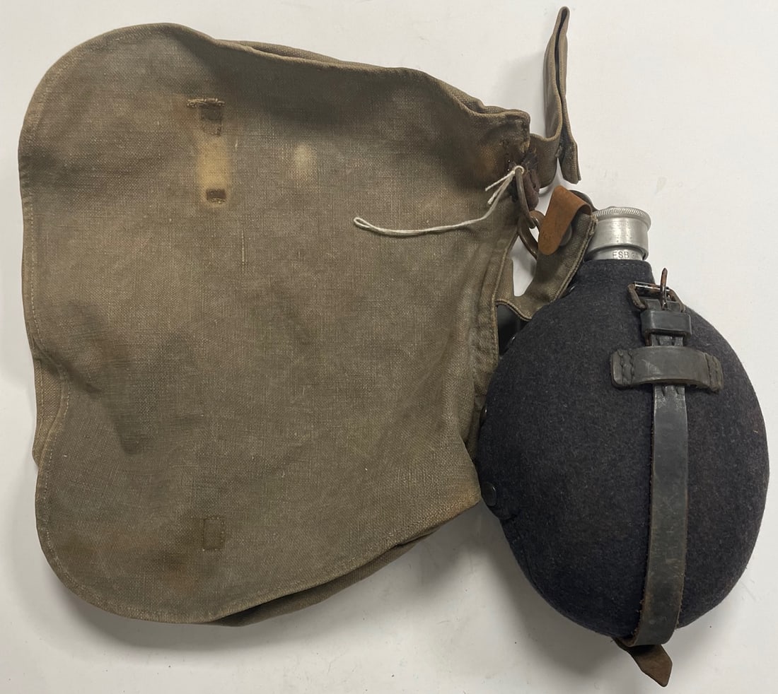 WWII US Army Officer Canteen and Ammo Bag (1 of 8)