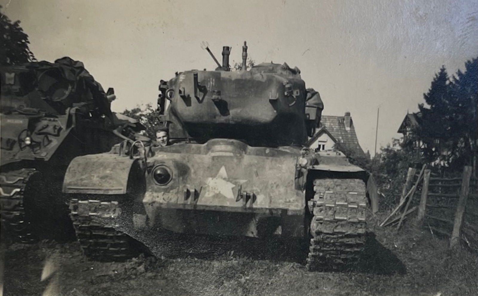 WWII Photo "General Pershing" The Tank that Defeated the German Tiger Tank (1 of 3)