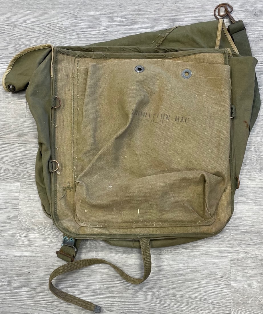 WWII US Army Ammunition Bag: Description: WWII US Army Ammunition Bag