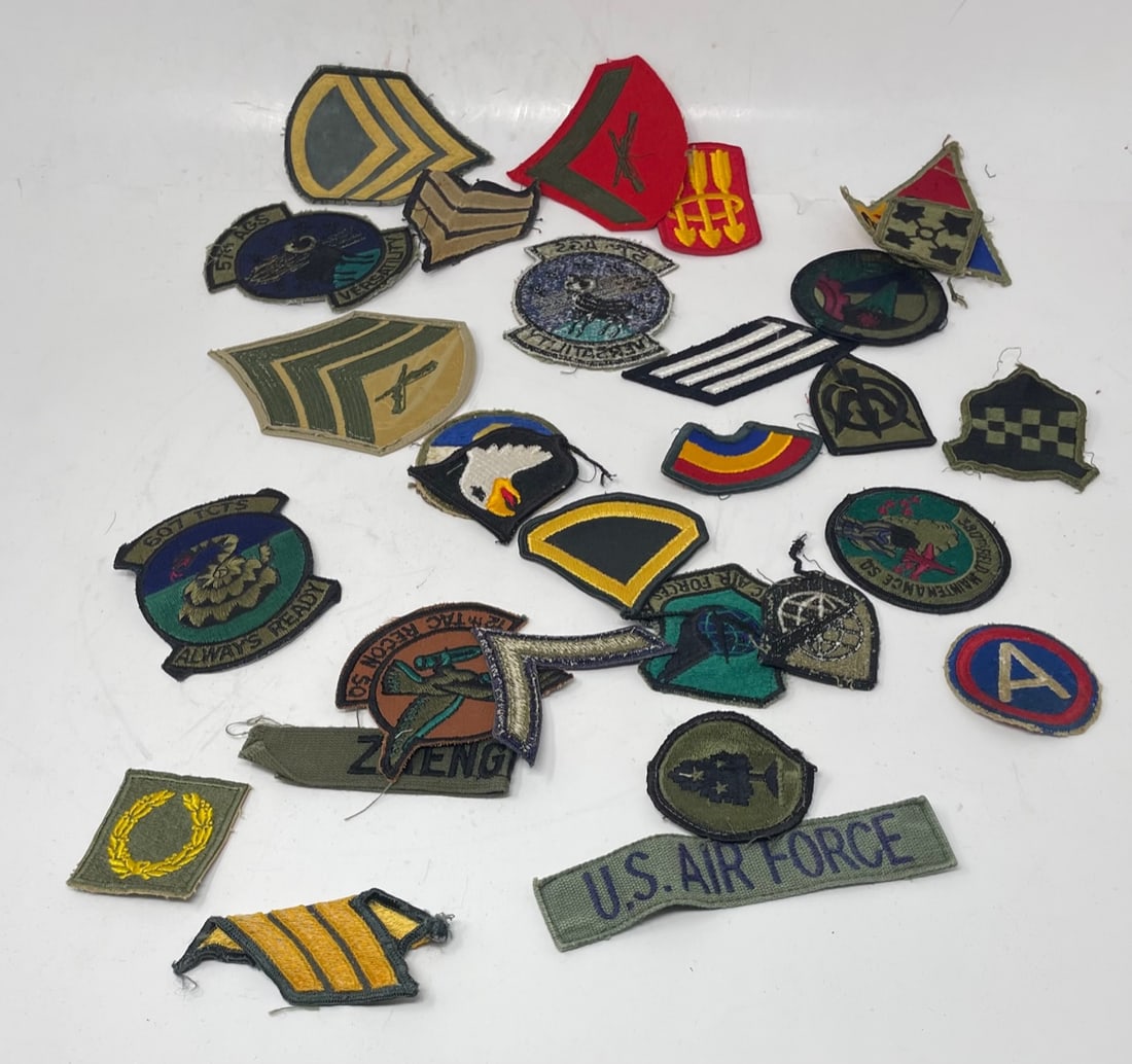 WWII/VIETNAM ERA US MILITARY COLLECTION INSIGNIA PATCHES (1 of 5)