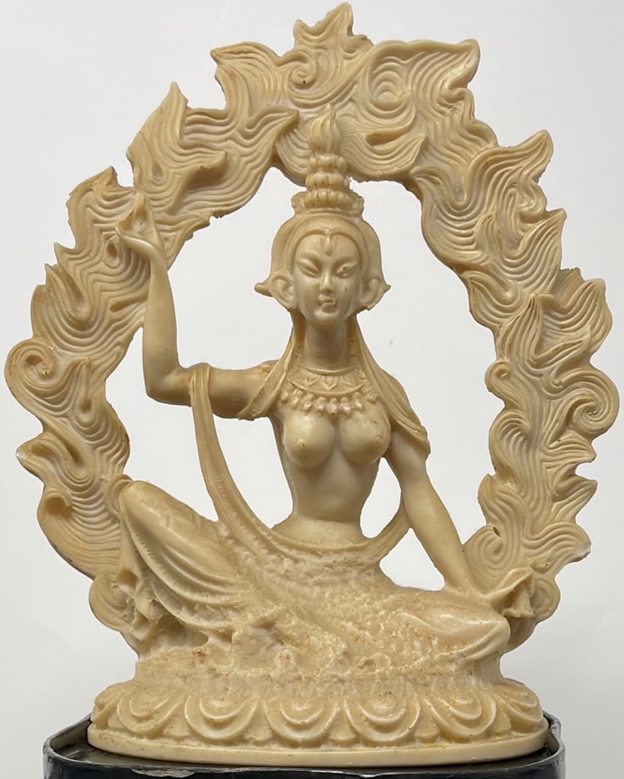 Gino Ruggeri Asian Lady Buddhist figurine: Description: Gino Ruggeri Asian Lady Buddhist figurine Measurement approximate: 8.5"h; Material: Resin