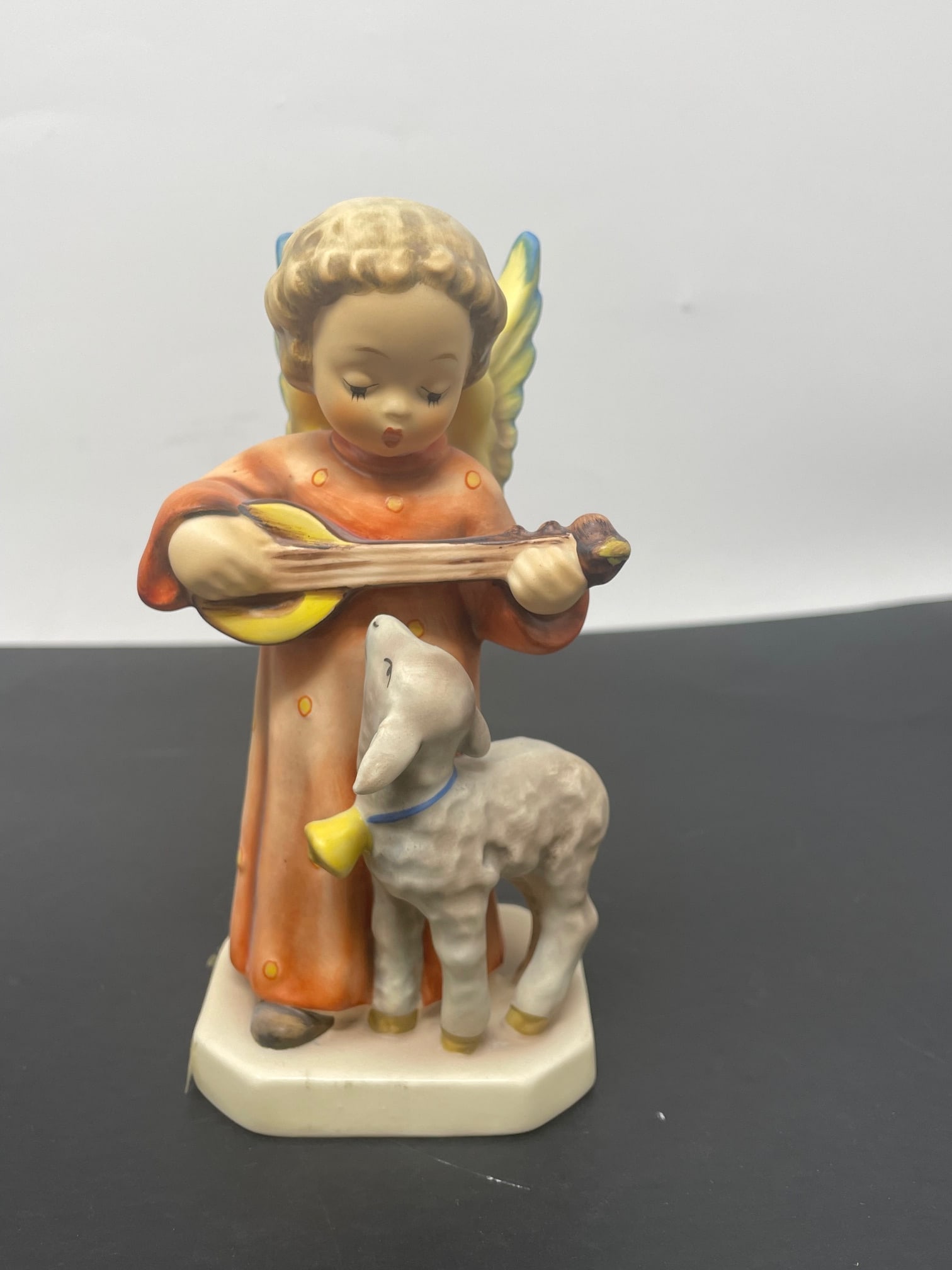 Goebel Hummel ANGEL SERENADE Figurine Yr. (1 of 5)