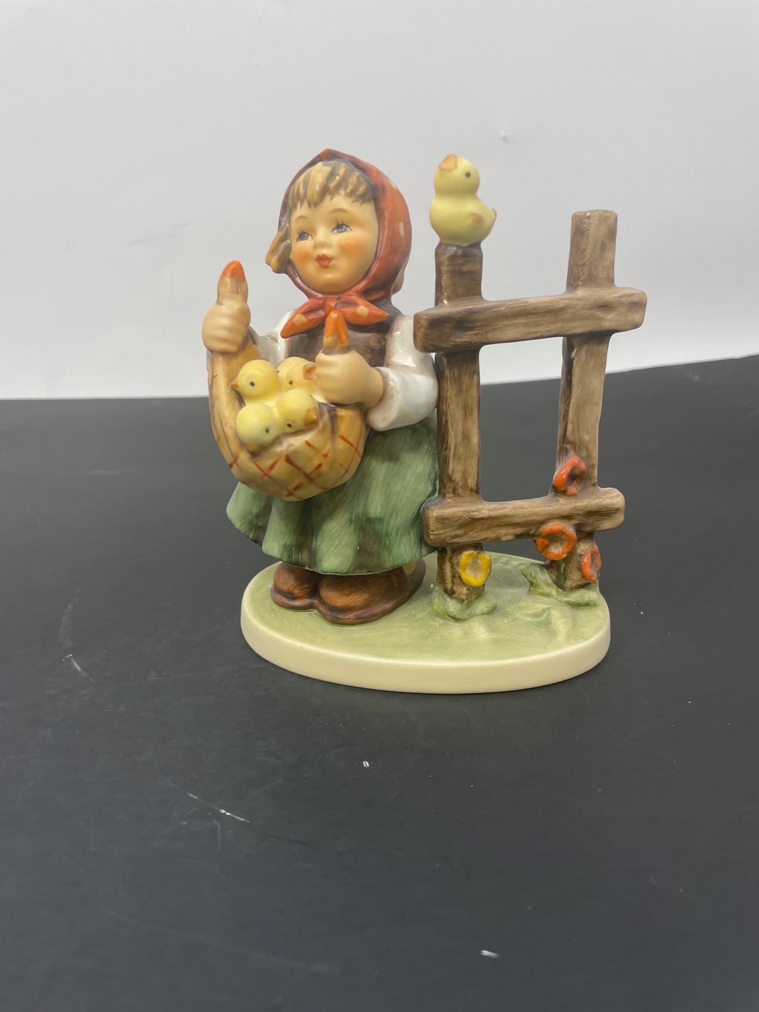 Goebel Hummel CHICKEN LICKEN Figurine Yr. 1971: Description: Goebel Hummel CHICKEN LICKEN Figurine Yr. 1971