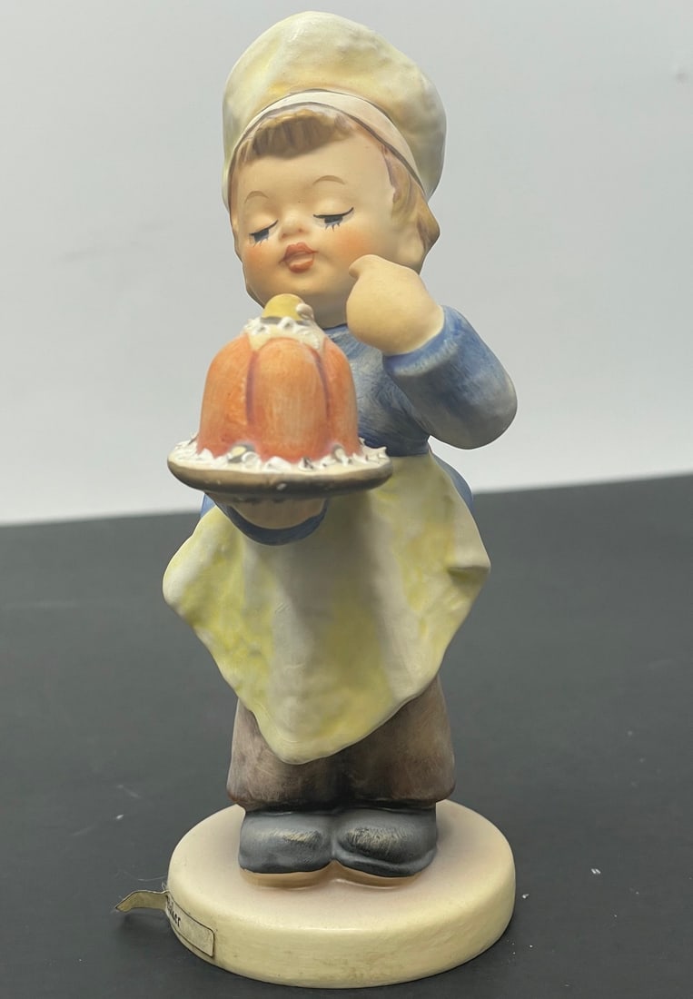 Hummel Figurine "Baker" #128 (1 of 5)