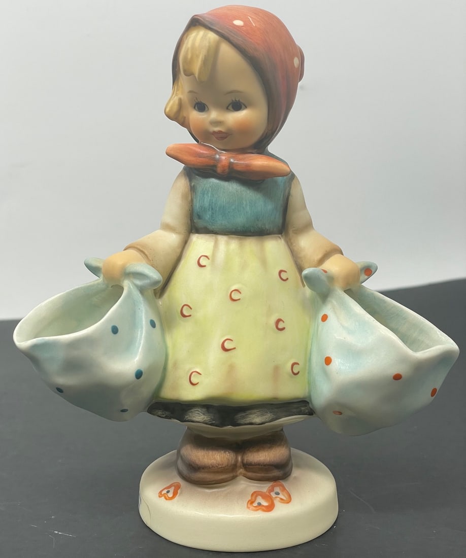 Vintage Hummel Figurine "Mother's Darling" #175: Description: Vintage Hummel Figurine "Mother's Darling" #175; measurement approximate: 5.5"h; material: porcelain
