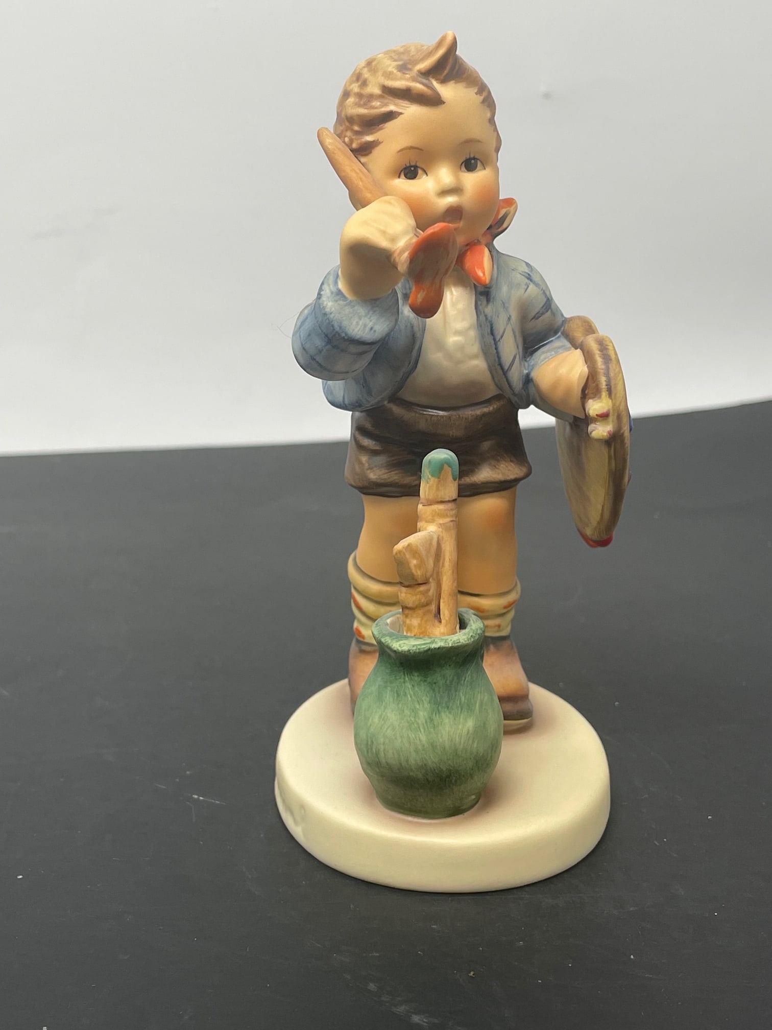 VINTAGE Goebel Hummel THE ARTIST Figurine. Yr. 1955: Description: VINTAGE Goebel Hummel THE ARTIST Figurine. Yr. 1955
