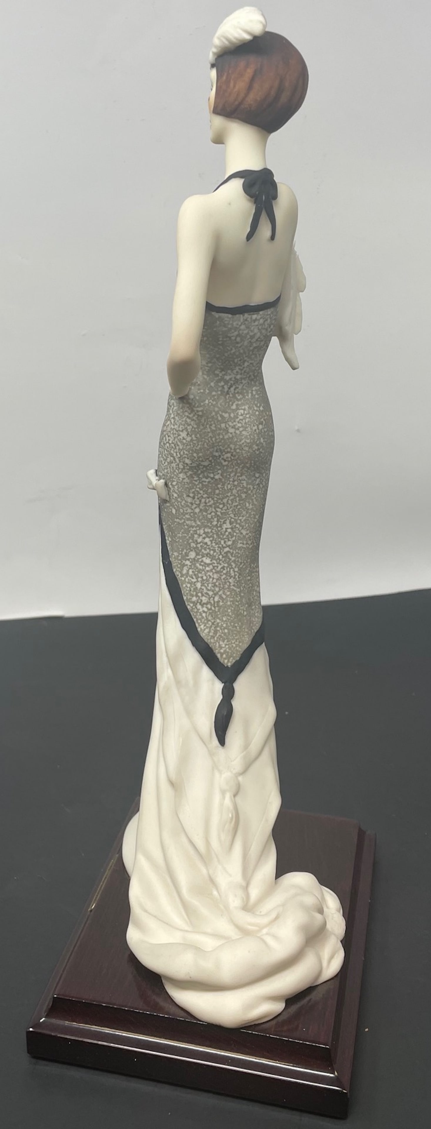 Giuseppe Armani LADY WITH PARROT Figurine 13" H: Description: Giuseppe Armani LADY WITH PARROT Figurine 13" H