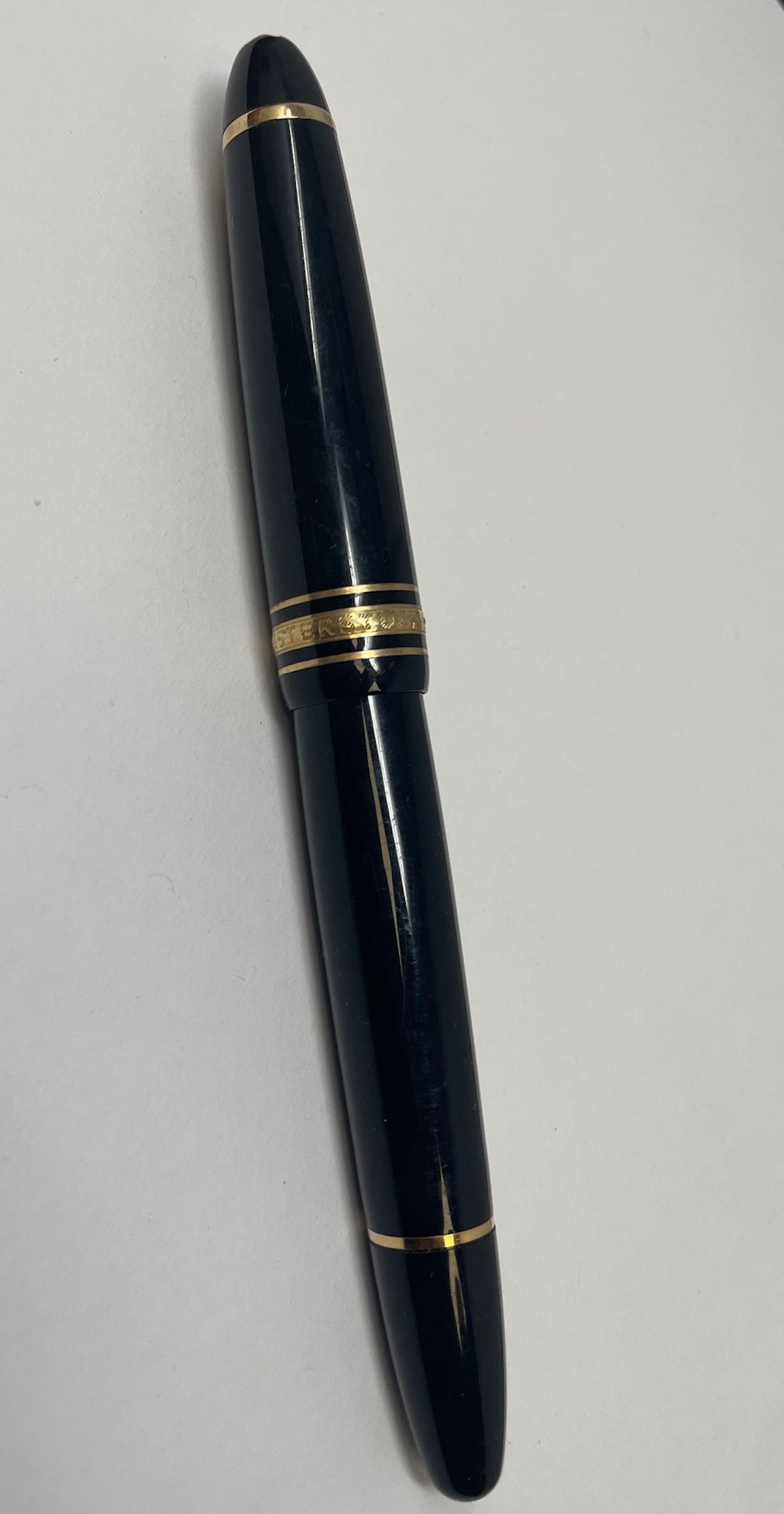 MONTBLANC MEISTERSTUCK FOUNTAIN PEN BLACK GOLD 14K GOLD/ Refill: Description: MONTBLANC MEISTERSTUCK FOUNTAIN PEN BLACK GOLD 14K GOLD/ It comes with a refill.