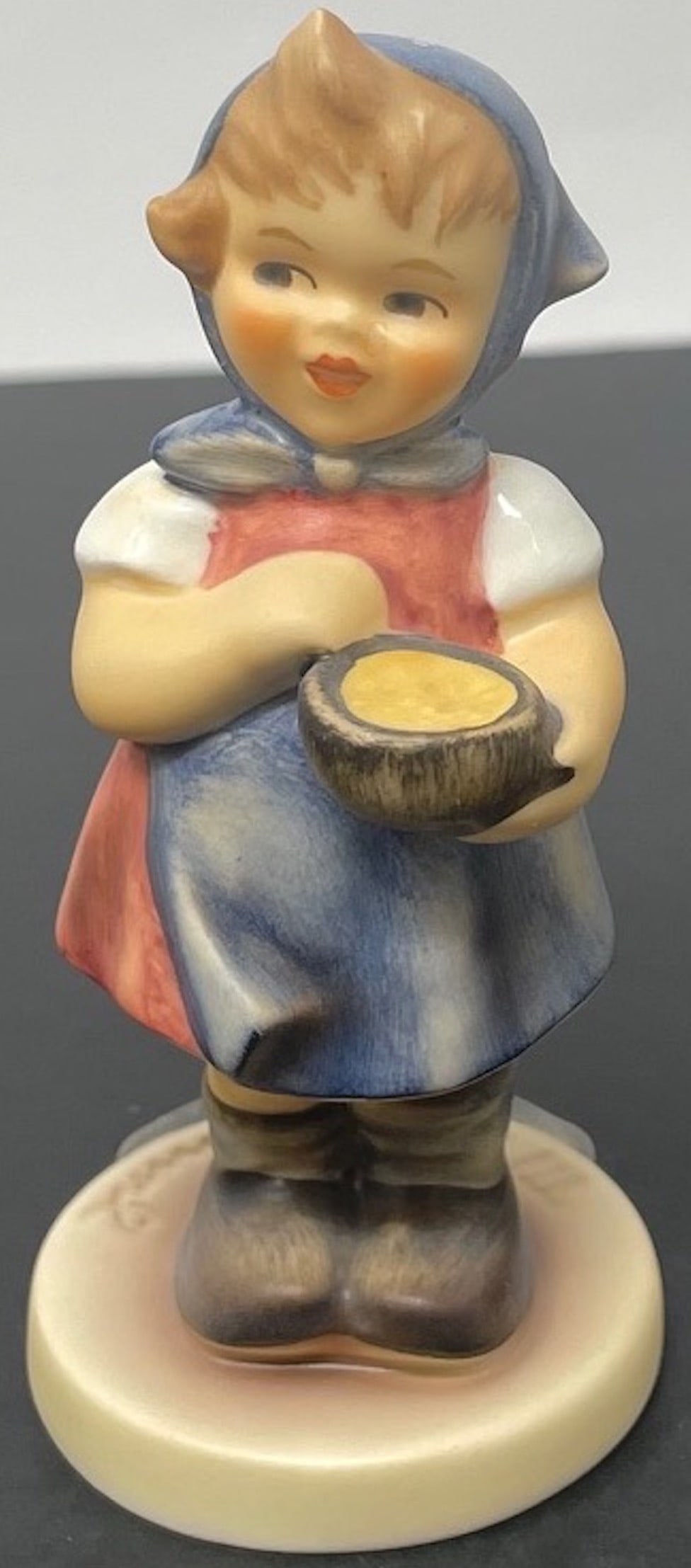 Goebel Hummel FROM ME TO YOU Figurine. Yr.1992/ HUMMEL CLUB: Description: Goebel Hummel FROM ME TO YOU Figurine. Yr.1992/ HUMMEL CLUB