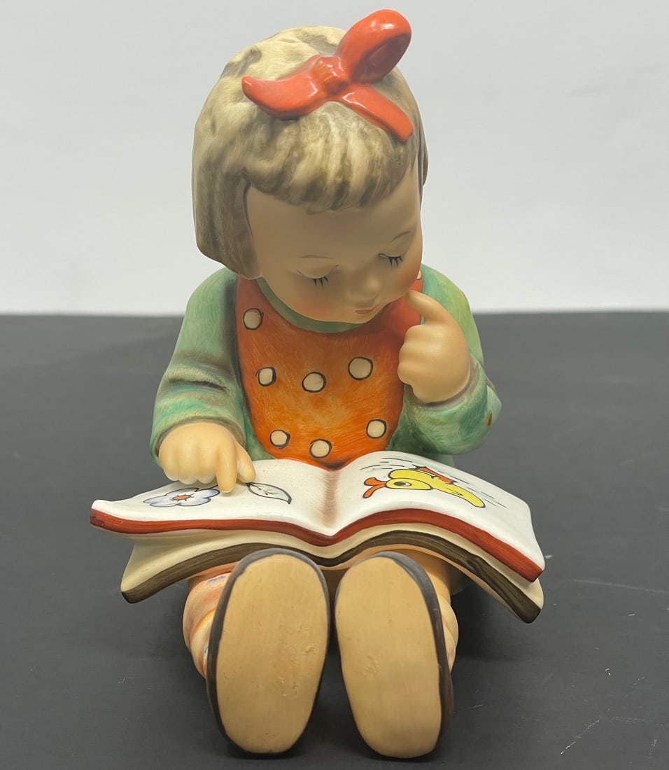 Hummel Figurine c1972 HUM8 "Book Worm" (1 of 5)