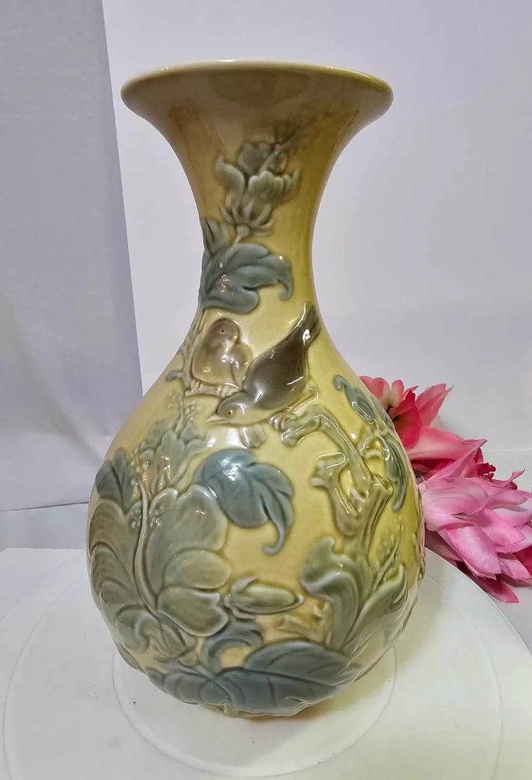 Vintage Lladro Flower Vase w/ 2 Sparrow Bird & Hibiscus Flower (1 of 1)
