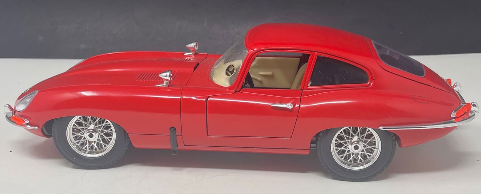 1961 Jaguar E Type Production Car, Bburago, Italy, 1/18 Scale, Mint Condition (1 of 14)