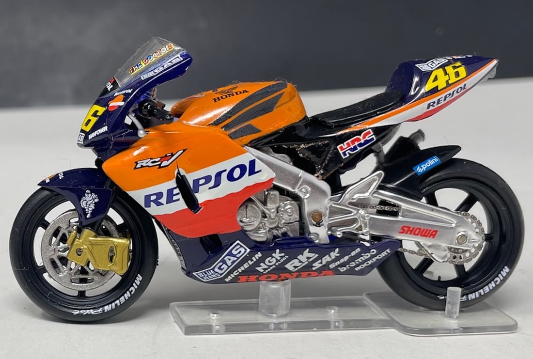 2002 Honda RC211V - Valentino Rossi Grand Prix, IXO, China, 1/24 Scale, Mint Condition: Description: 2002 Honda RC211V - Valentino Rossi Grand Prix, IXO, China, 1/24 Scale, Mint Condition