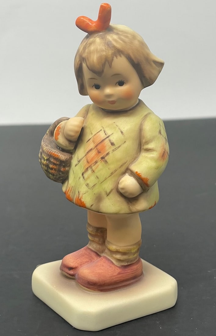 VINTAGE Goebel Hummel I BROUGHT YOU A GIFT Figurine Yr. 1967/ Hummel club: Description: VINTAGE Goebel Hummel I BROUGHT YOU A GIFT Figurine/ Yr. 1967/ Hummel club