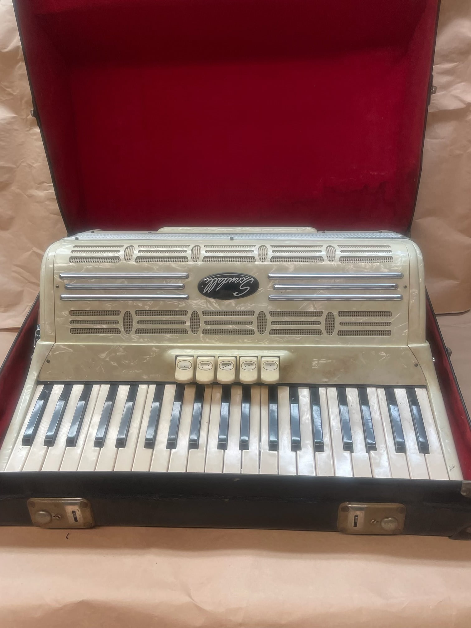 Scandalli Italian Accordion PLAYABLE!: Description: Scandalli Italian Accordion PLAYABLE!; Measurement Approximate: ; Material: