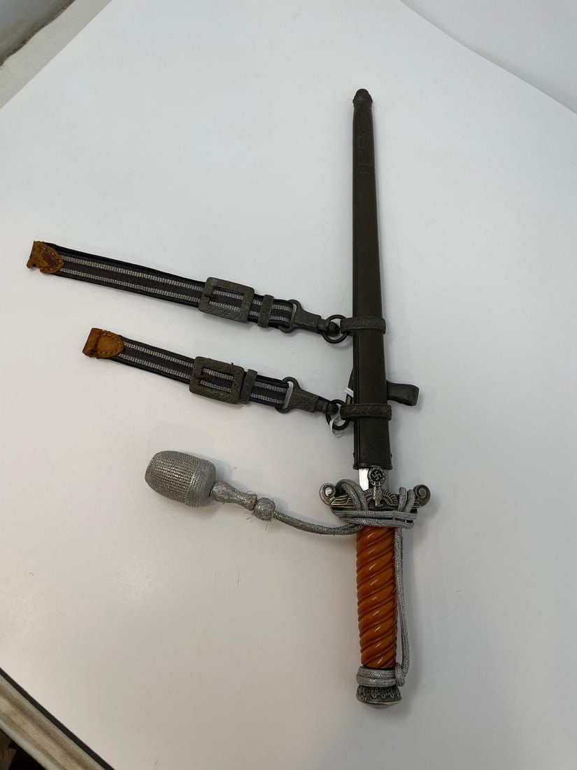 WWII German Army Officer Dagger with Hanger (1 of 11)
