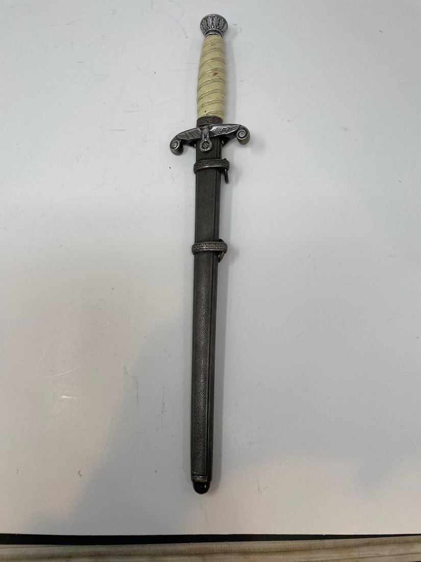 WWII German Army Officers Dagger - HEER (1 of 7)
