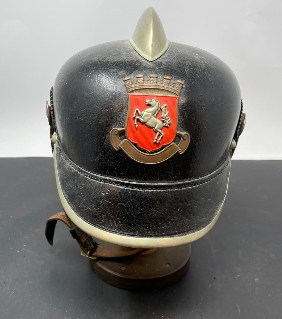 1900 GERMAN FIREMAN HELMET (1 of 6)