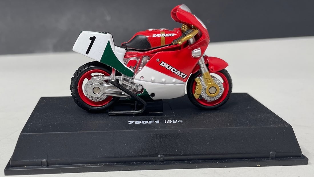 1984 Ducati 750 F1 World Superbike, New Ray, 1/32 Scale, Mint Condition: Description: 1984 Ducati 750 F1 World Superbike, New Ray, 1/32 Scale, Mint Condition