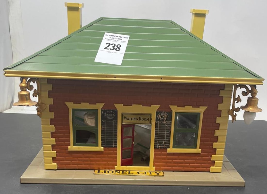 Lionel City Waiting Rooom Station #124 (1 of 8)