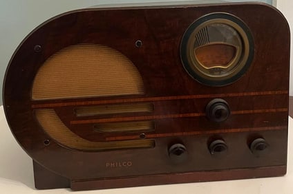 Vintage 1930's Phillo Radio Professionally Restored & Works
