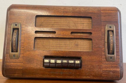 Vintage 1938 General Electric GD-60 Wood Tube Table Radio Professionally Restored & Works