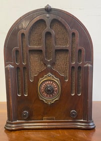 1930s SENTINEL CATHEDRAL RADIO/ Professionally Restored