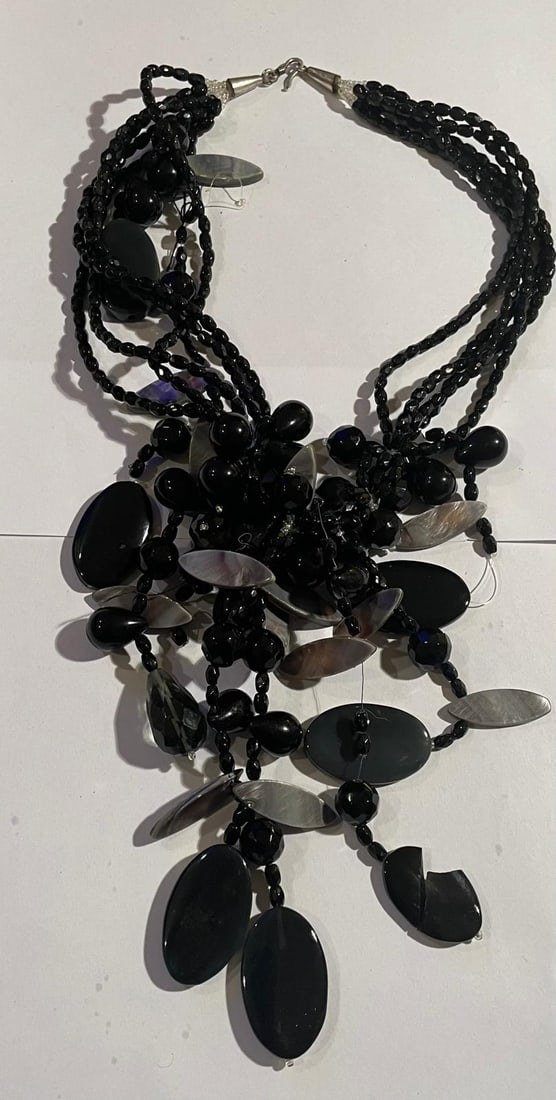 Costume Jewelry - Gorgeous Onyx Shell Fashion Necklace: Description: Costume Jewelry - Gorgeous Onyx Shell Fashion Necklace; Measurement Approximate: 18"; Material: Onyx
