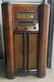 1930's SILVERTONE RADIO / RESTORED AND WORKING CONDITION