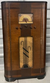 1930's  WILCO GAY RADIO / RESTORED AND IN WORKING CONDITION