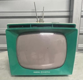 VINTAGE GENERAL ELECTRIC T.V / RESTORED AND IN WORKING CONDITION