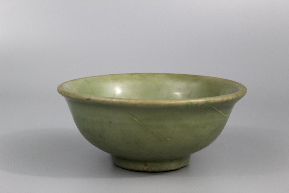 Chinese celadon porcelain bowl, Ming Dynasty. (1 of 4)