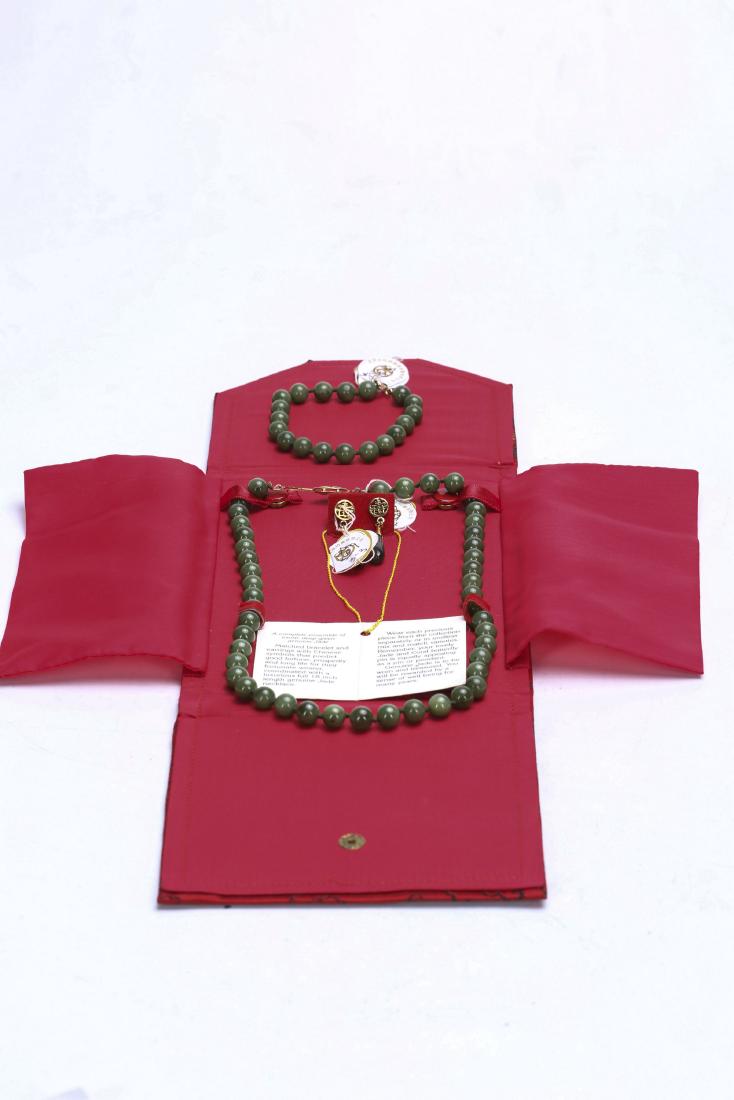 Set of Chinese green jade necklace, bracelet, earring. (1 of 9)