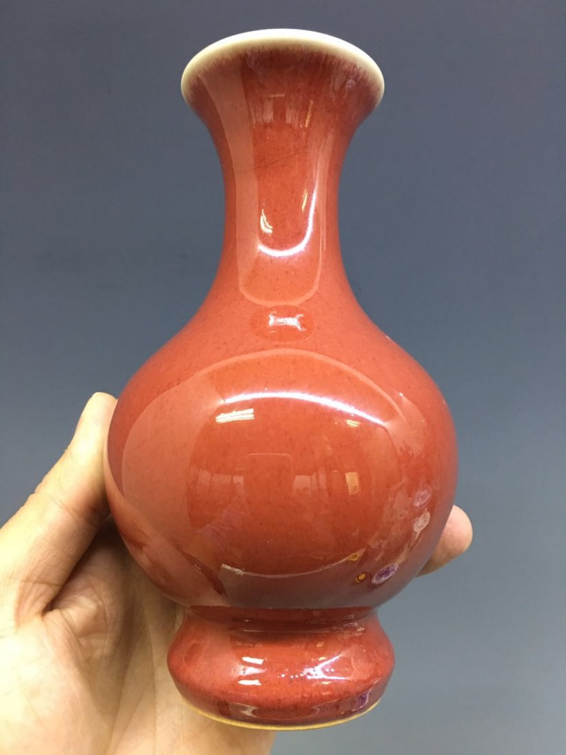 Chinese red glazed porcelain vase, Kangxi mark. (1 of 9)