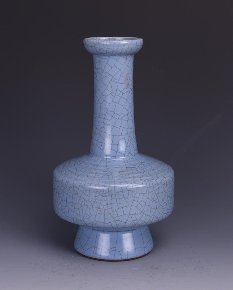 Chinese blue glaze porcelain vase, Yongzheng mark. (1 of 9)