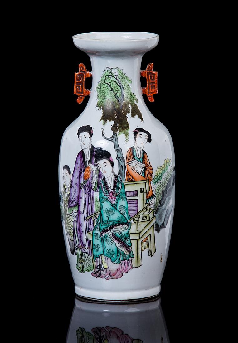 CHINESE HAND PAINTED PORCELAIN VASE (1 of 5)