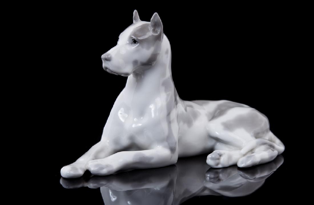 VINTAGE EUROPEAN HAND PAINTED PORCELAIN DOG (1 of 5)