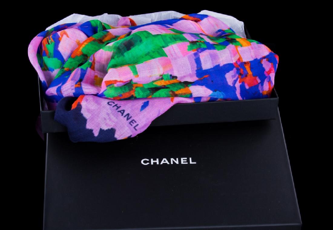 CHANEL NEW FROM NEIMAN MARCUS SCARF (1 of 4)