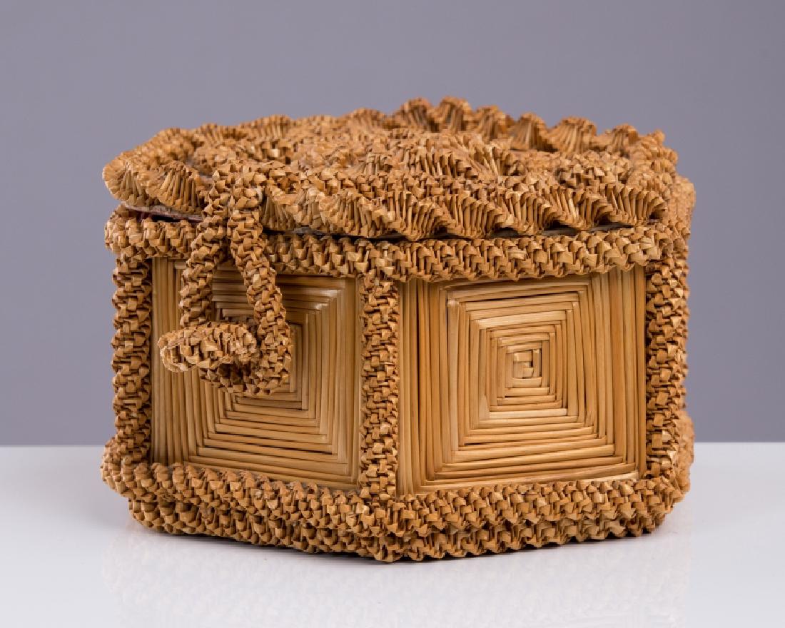 VICTORIAN SEWING STRAW BOX (1 of 3)
