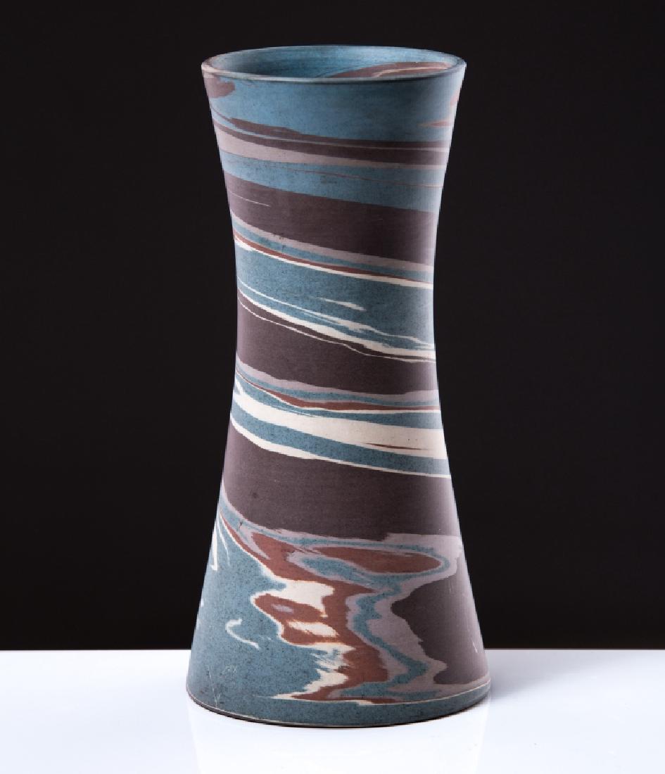 NILOAK MISSIONWARE ART POTTERY SWIRL VASE (1 of 4)