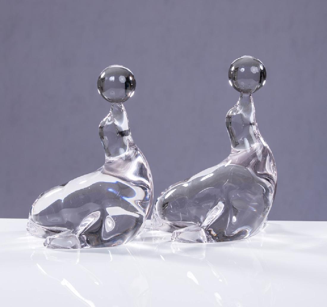 PAIR OF STEUBEN STYLE GLASS "SEALS" (1 of 3)