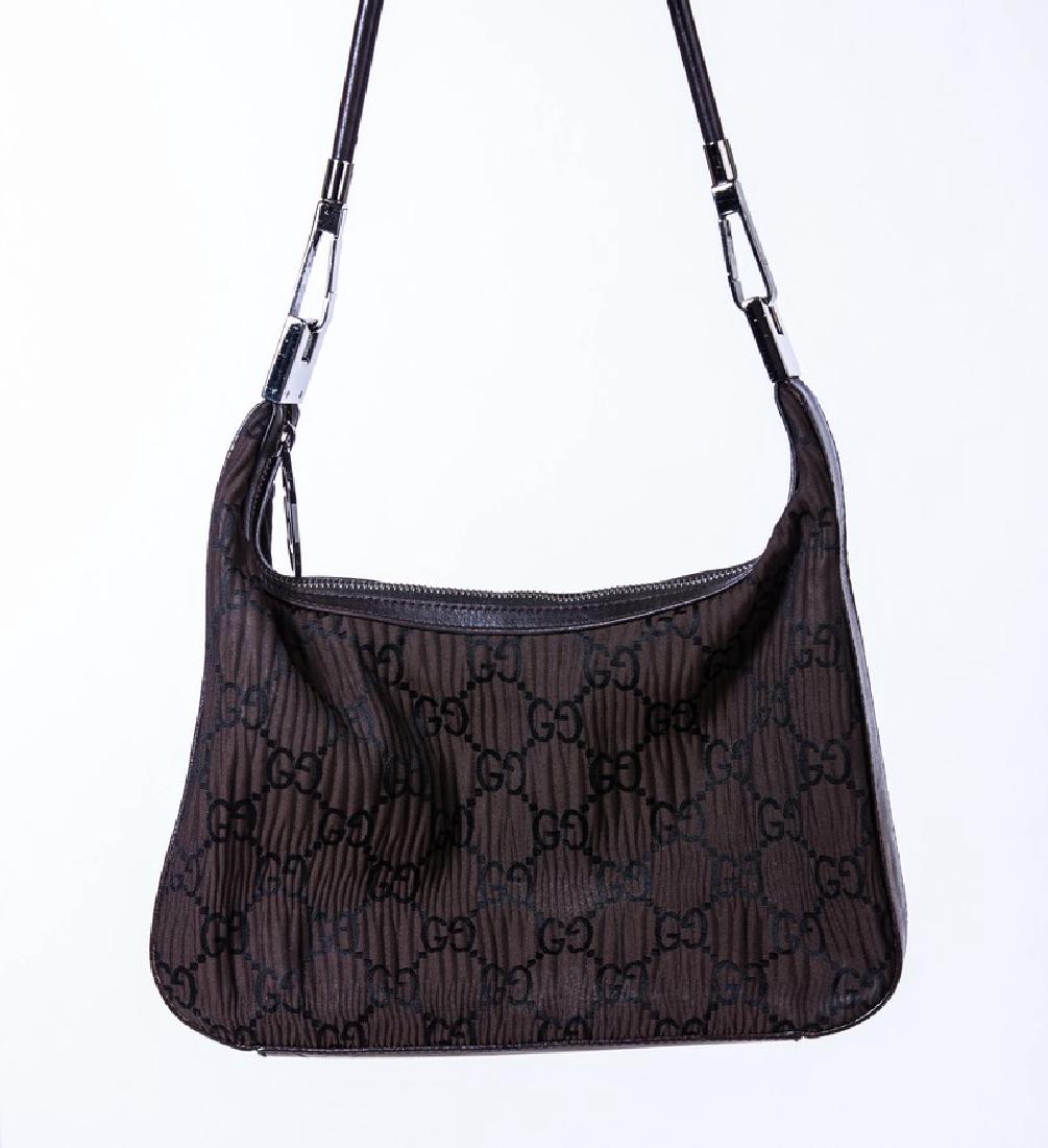 GUCCI SIGNATURE CANVAS / LEATHEB AG (1 of 3)