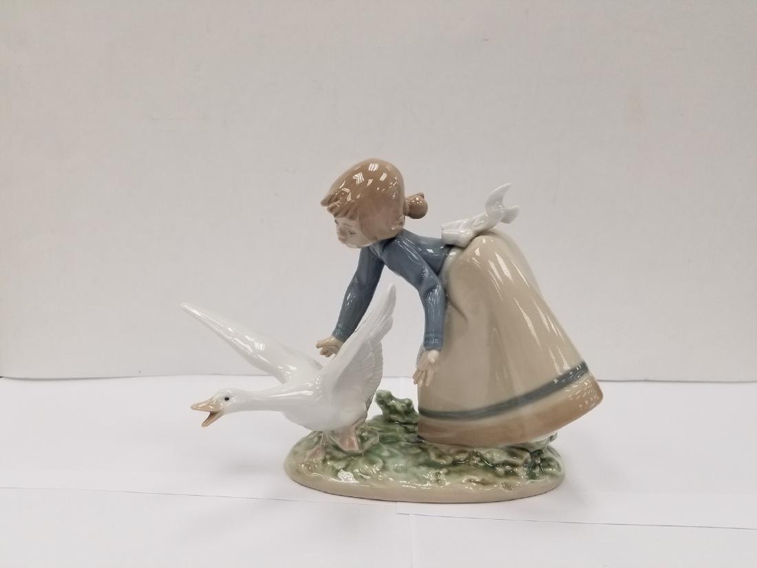 LLADRO PORCELAIN FIGURE 5553 (1 of 4)