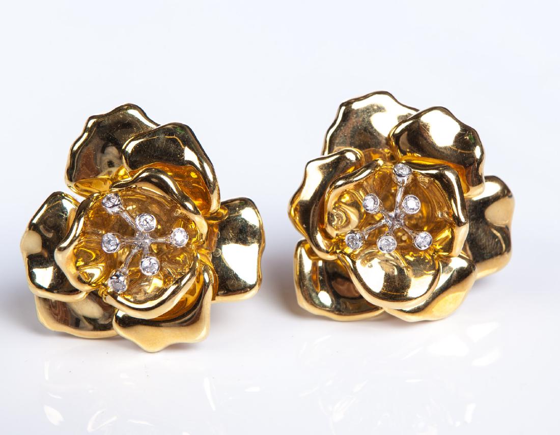 YELLOW GOLD 18 KT LARGE FLOWER EAR CLIPS (1 of 2)