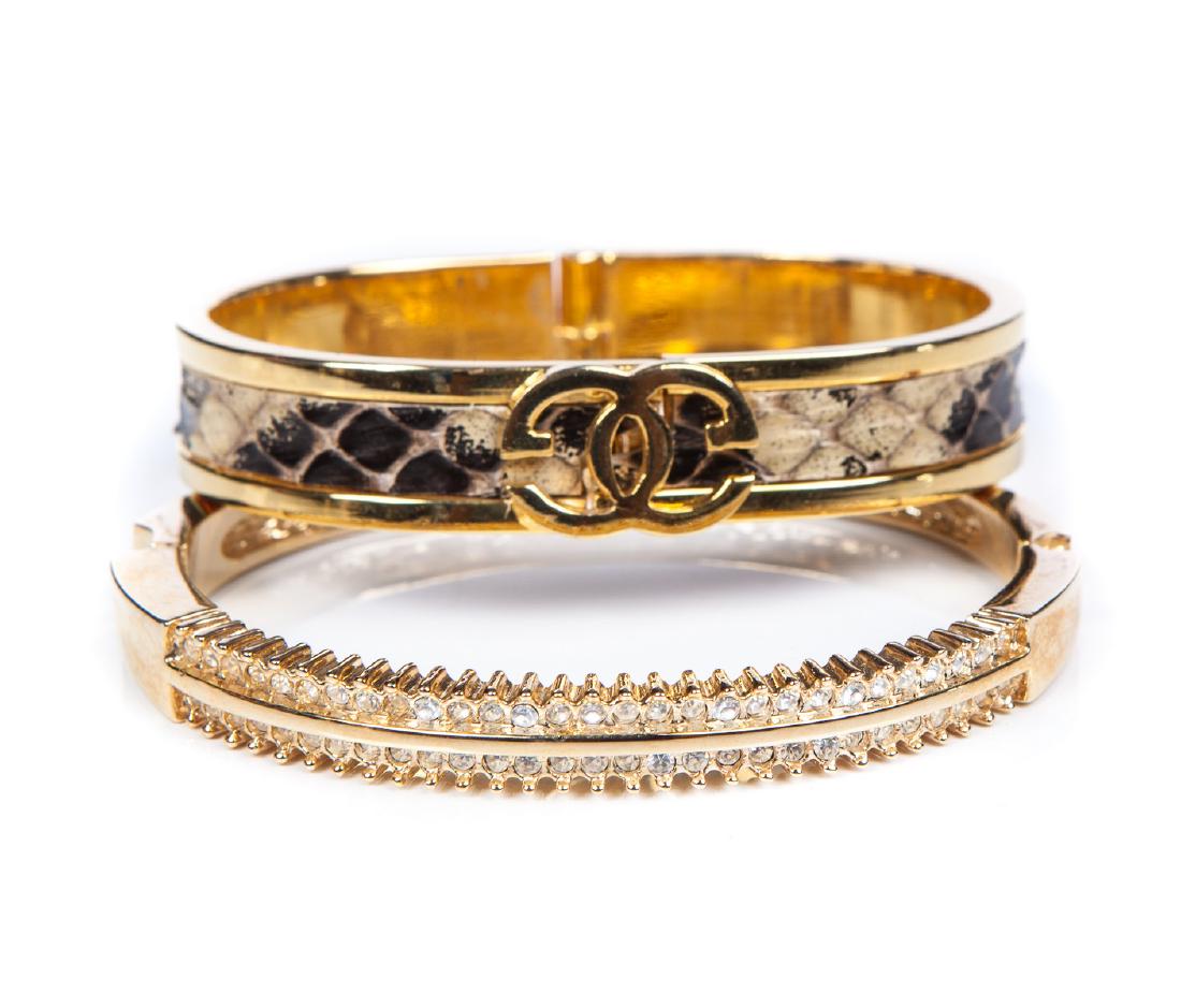 VINTAGE GOLD TONE COSTUME BRACELETS / BANGLES (1 of 4)